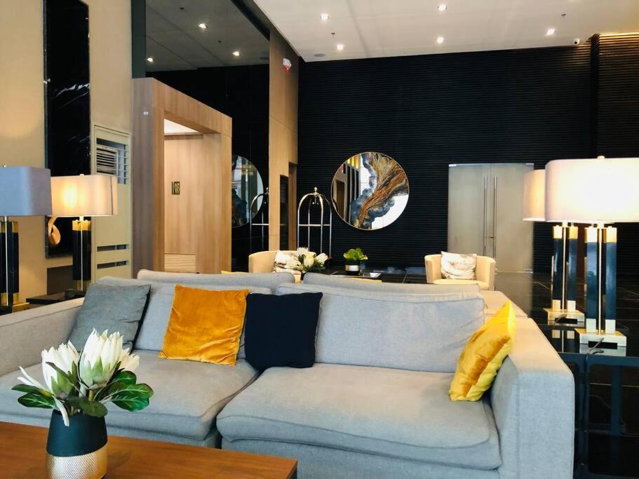 Air Residence 1Br With Balcony Free Netflix And Disney Plus Манила Экстерьер фото