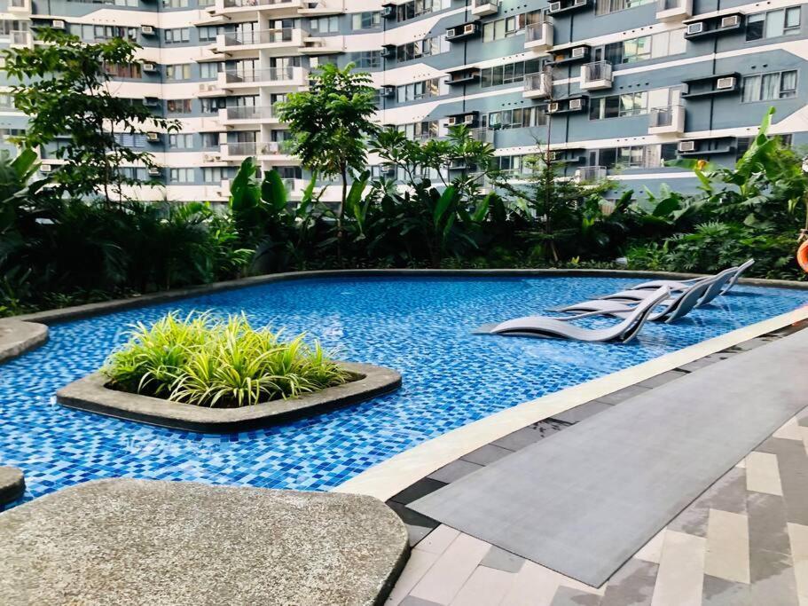 Air Residence 1Br With Balcony Free Netflix And Disney Plus Манила Экстерьер фото