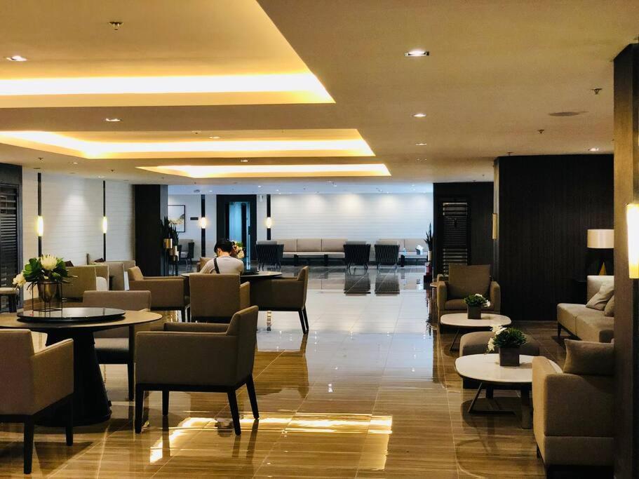Air Residence 1Br With Balcony Free Netflix And Disney Plus Манила Экстерьер фото